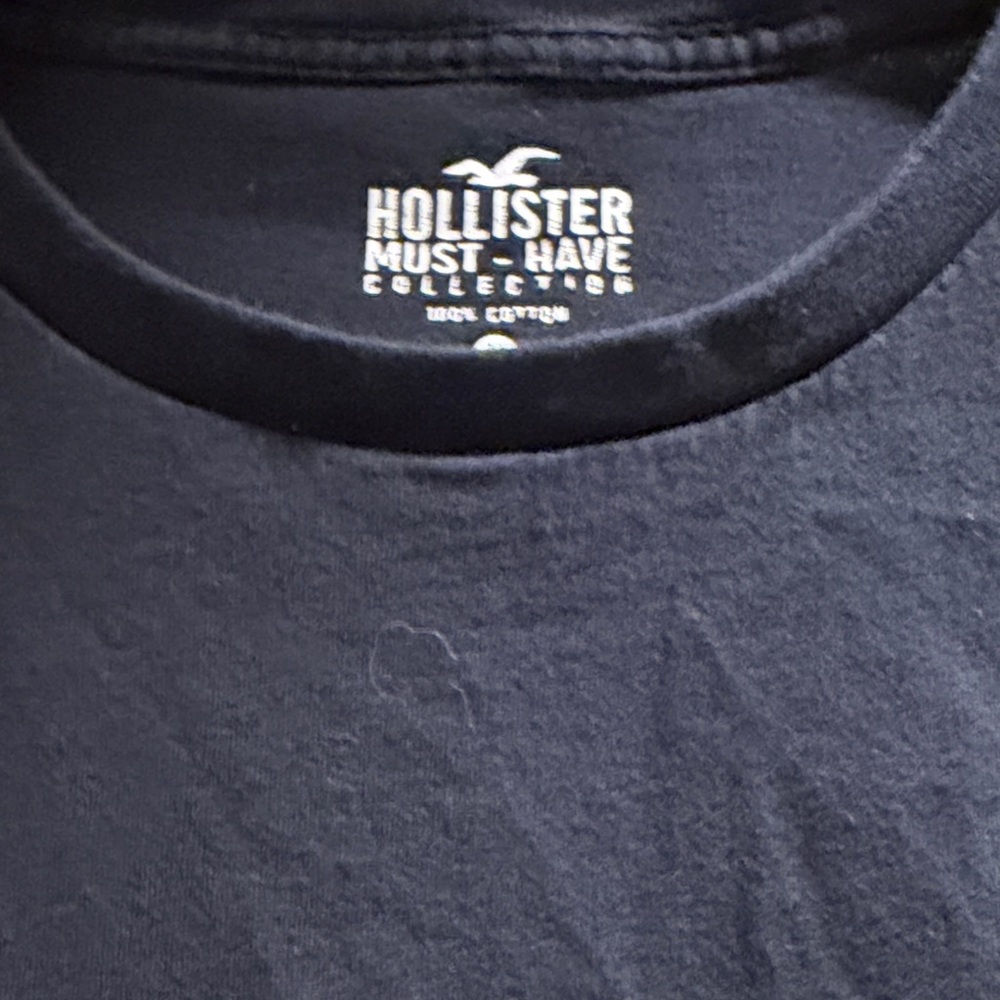 Hollister Men's Black Crew Neck Tee with Subtle Logo - Picture 4 of 4